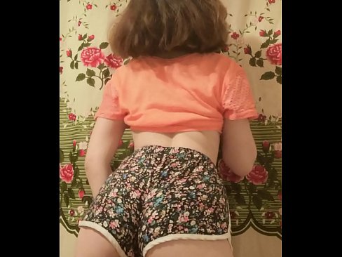 ❤️ Sexy jonge babe dy't har koarte broek op 'e kamera útstrielet ️❌ Anale fideo op fy.porngifmag-com.ru ❌❤