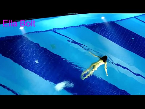 ❤️ Ik kin net ophâlde te sjen, jonge blonde fongen neaken swimmen yn ELLA BOLT resort pool ️❌ Anale fideo op fy.porngifmag-com.ru ❌❤