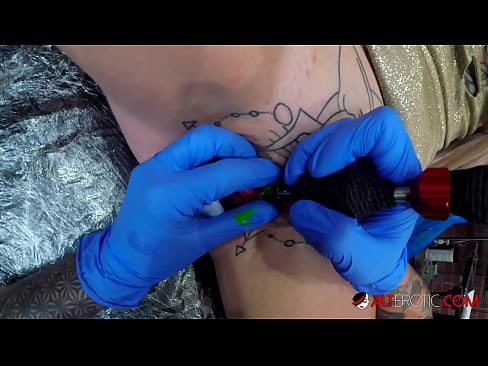 ❤️ Ekstreem tattooed hottie Sully Savage krige in tattoo op har klitoris ️❌ Anale fideo op fy.porngifmag-com.ru ❌❤