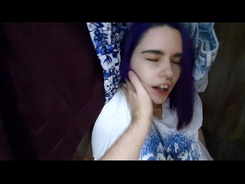 ❤️ Fûn myn suster yn 'e kast en holp har cum ️❌ Anale fideo op fy.porngifmag-com.ru ❌❤